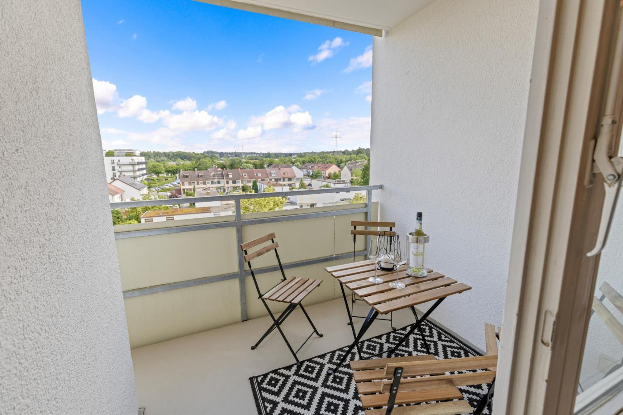 Neusass Sonniges City-Apartment Mit Suedbalkon Und Parklatz מראה חיצוני תמונה